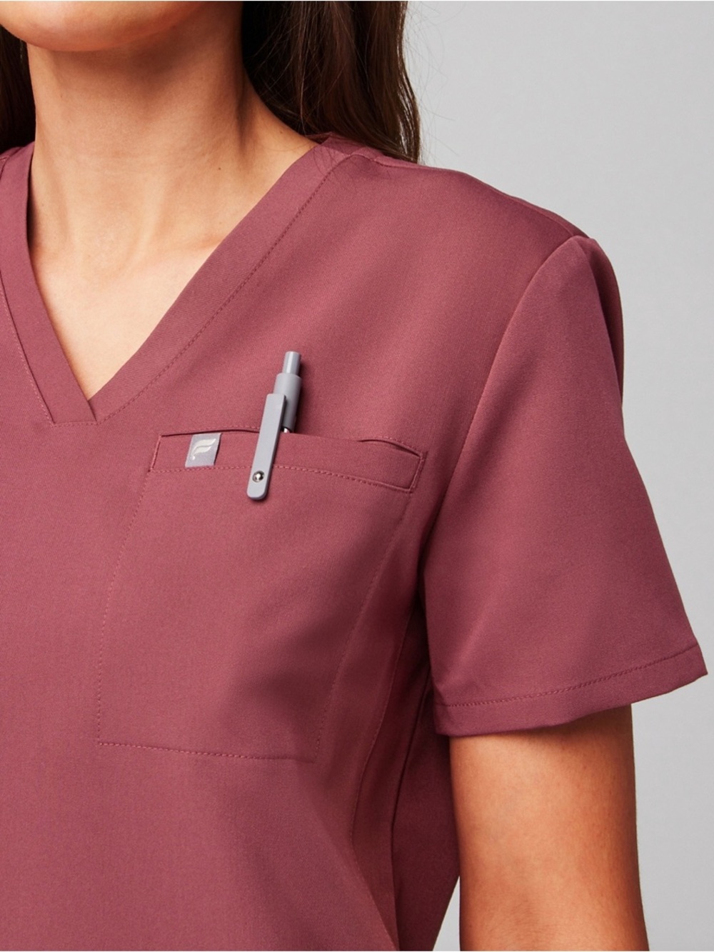 Fabletics Helix one-pocket v-neck scrubs uniform top mauve women’s medium